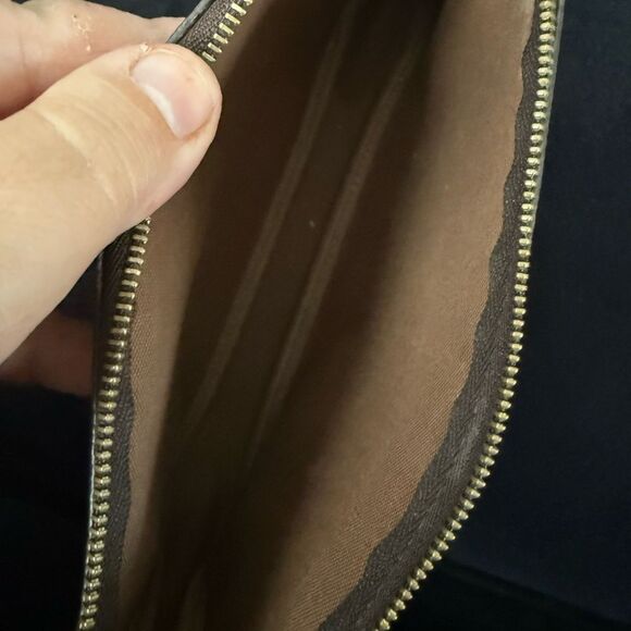 Used in good condition Louis Vuitton Monogram Canvas Accessories Pochette - Picture 9 of 16